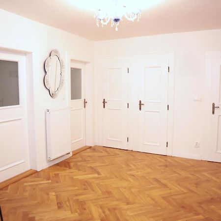 Apartmán At The Blue Lion & Parking Assistance Praha Exteriér fotografie
