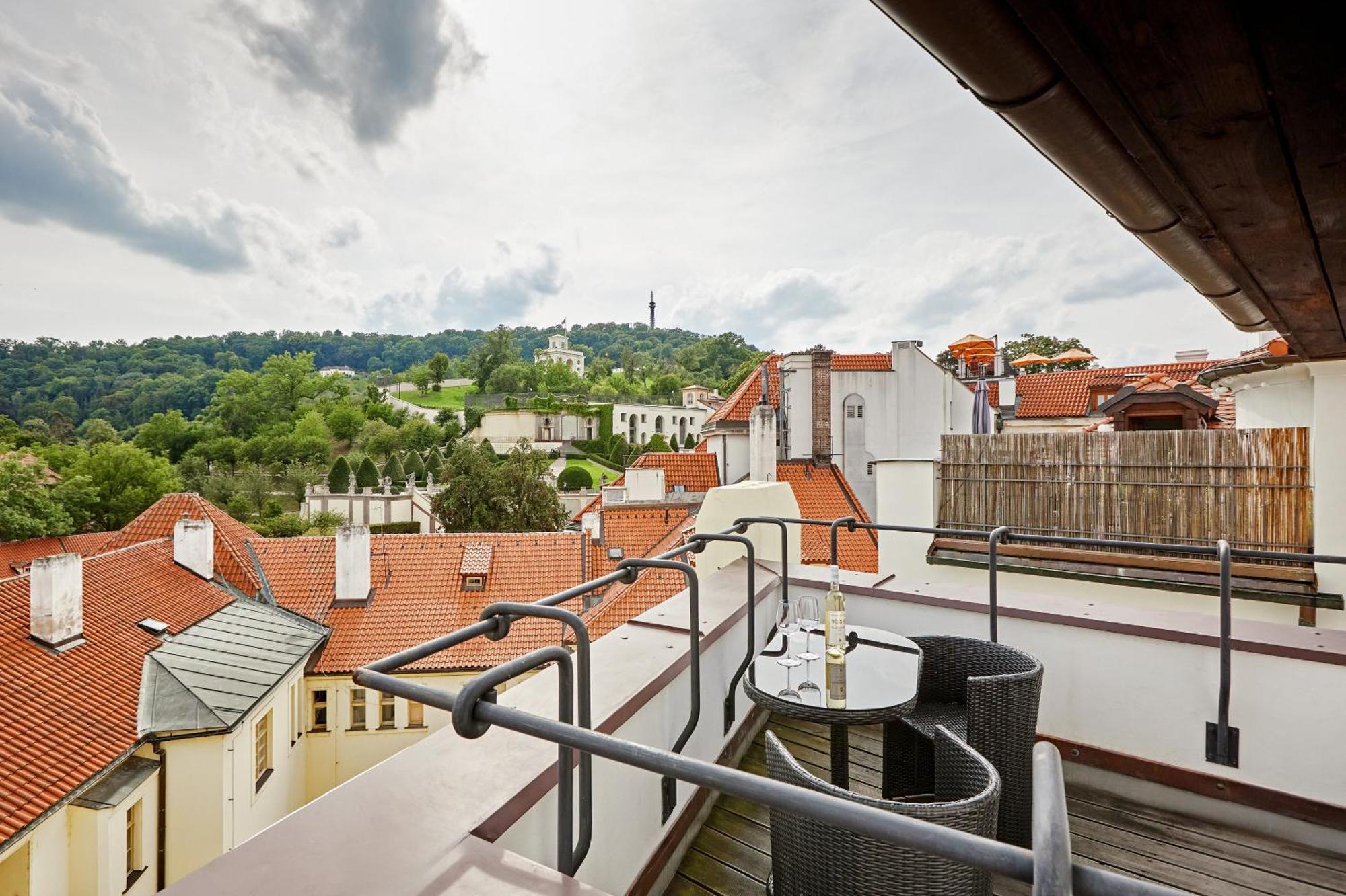 Apartmán At The Blue Lion & Parking Assistance Praha Exteriér fotografie