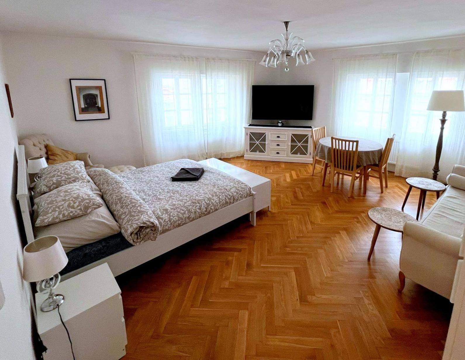 Apartmán At The Blue Lion & Parking Assistance Praha Exteriér fotografie